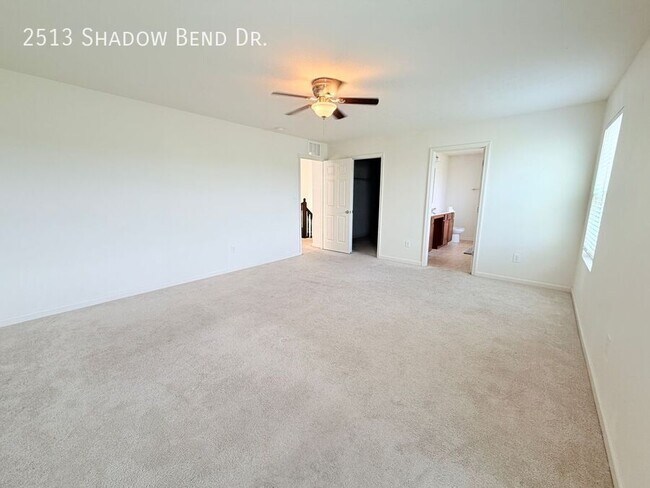 Building Photo - 2513 Shadow Bend Dr