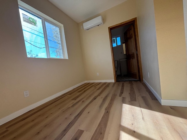 Building Photo - 1628 W 24th St