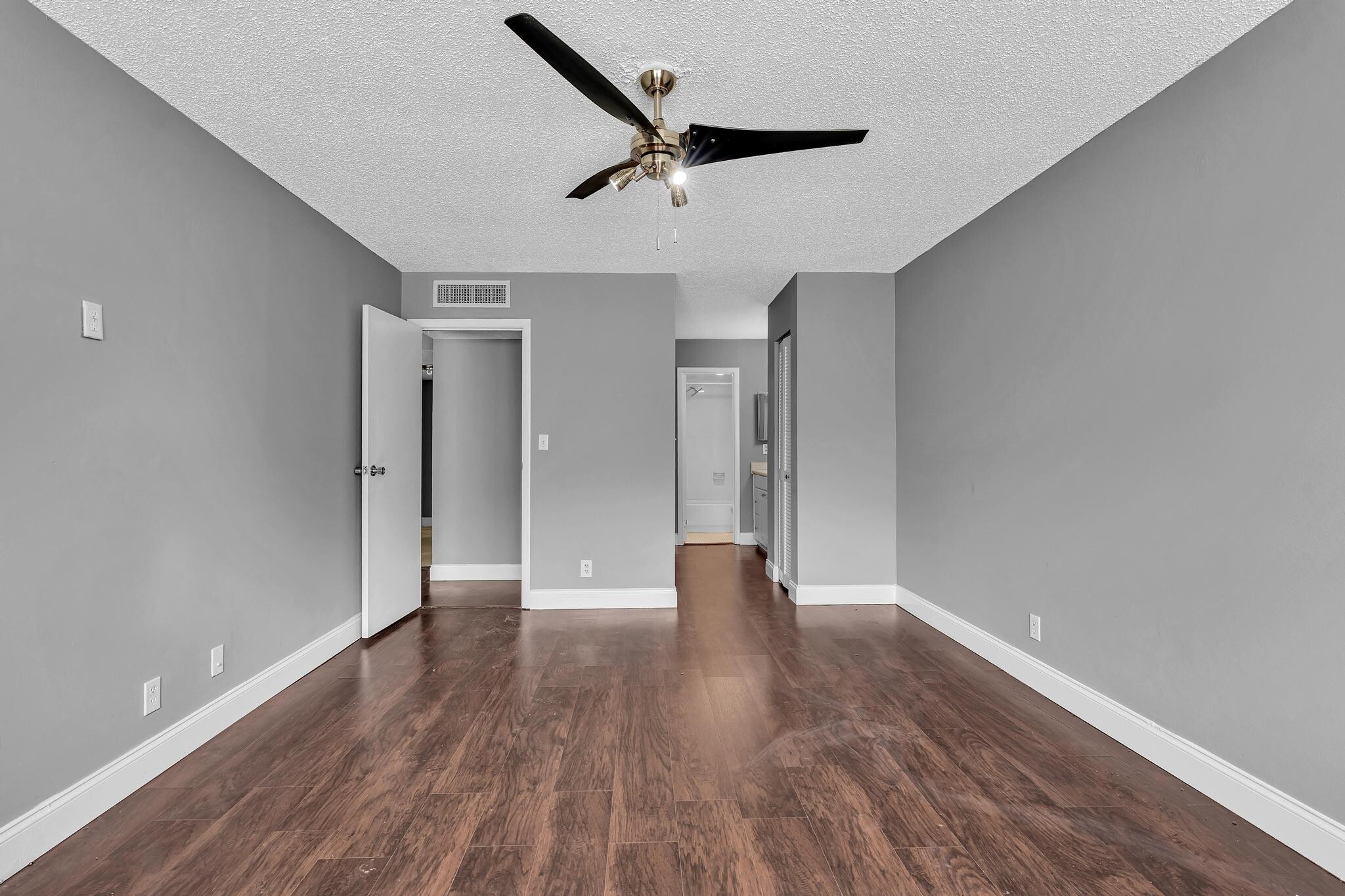 Building Photo - 5961 N Falls Circle Dr