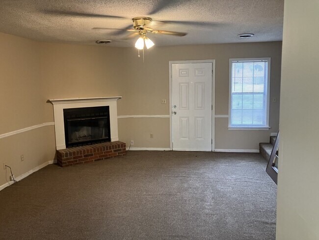 Building Photo - 1823 Holmes St