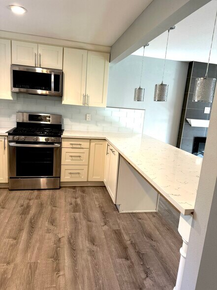 Building Photo - 714 N 179th St