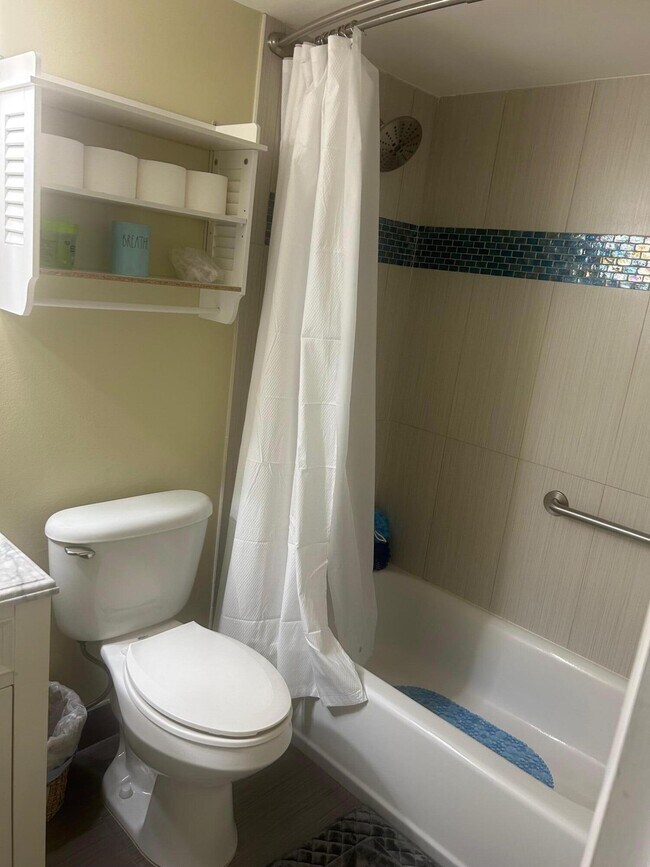 Building Photo - 207 Tropic Isle Dr