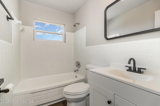 Building Photo - 175 Melaleuca Dr