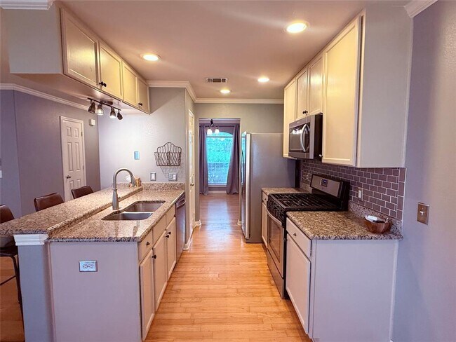 Building Photo - 820 Rusk Rd