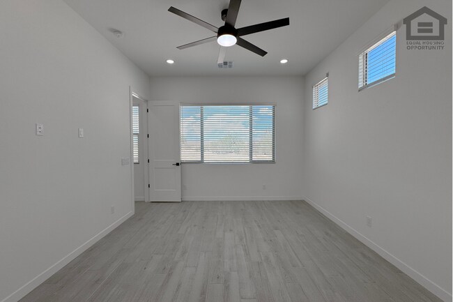 Building Photo - 18108 W Morning Vista Ln