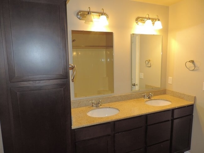 Building Photo - $1,950 | 3 Bedroom, 2.5 Bathroom Town Home | Pet Friendly* | Available for August 1st, 2026 Move In!