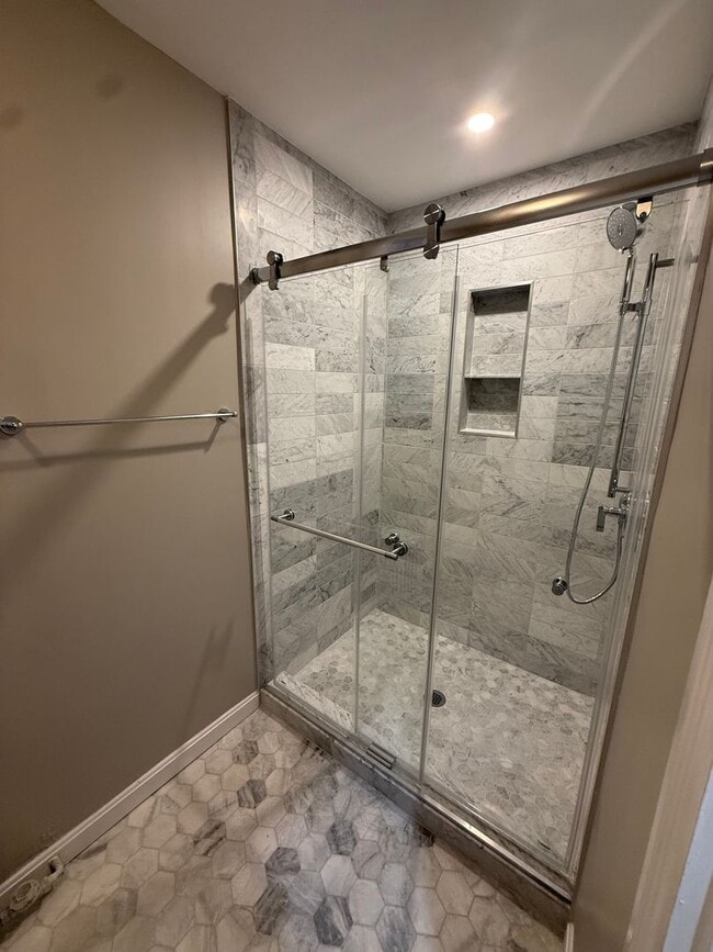 Building Photo - No Brokers Fee, Heat, Hot Water Included, Recently Renovated Unit