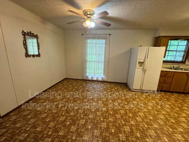 Building Photo - 802 Espasie Dr