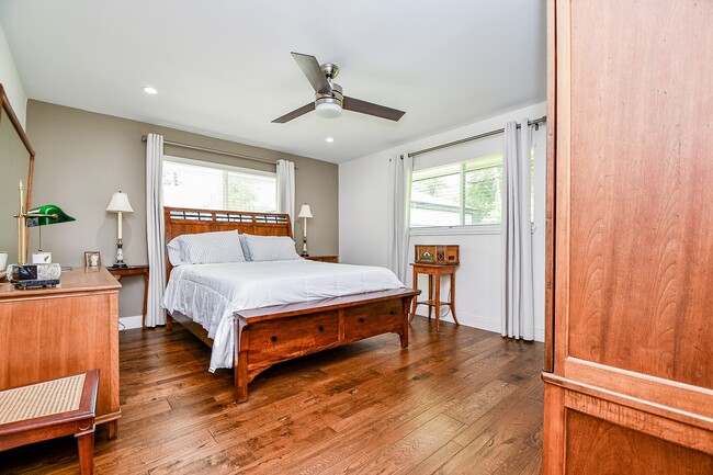 Building Photo - 922 Chantilly Ln