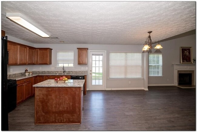 Building Photo - 3832 Roxberry Hill Ln NE