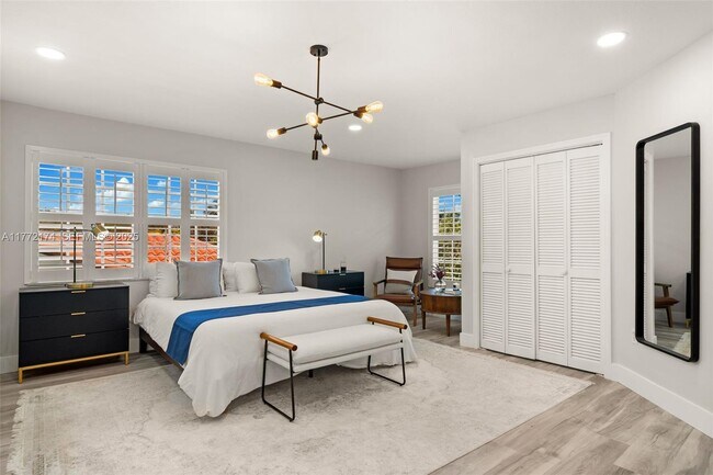 Building Photo - 911 SW 57th Ave