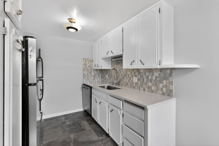 Building Photo - 2262 S Vly Hwy