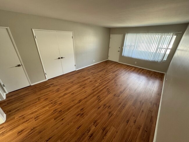 Building Photo - 5420 Russell Ave