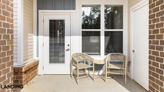 Building Photo - 556 Martin Rd SW