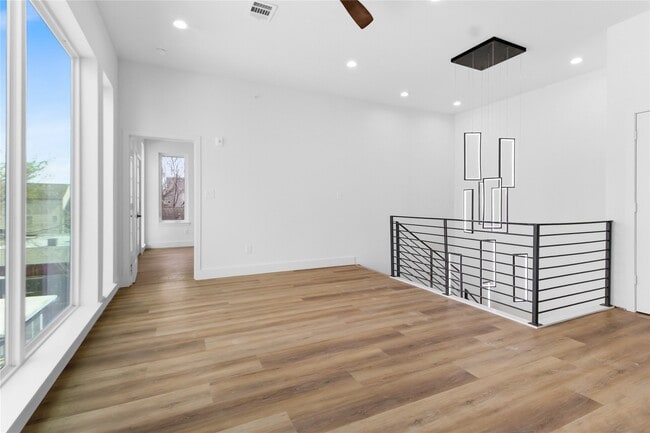 Building Photo - 5614 Larkin St