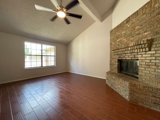 Building Photo - AVAILABLE NOW - 2 Bedroom 1 Bath Two Story...