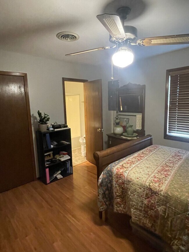 Building Photo - Available 7/25! If you are looking for a l...