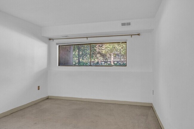 Building Photo - 146 S Marble St
