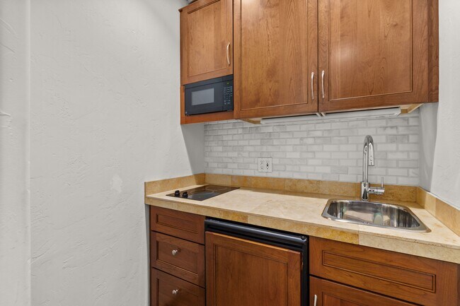 Building Photo - 777 Castle Creek Dr