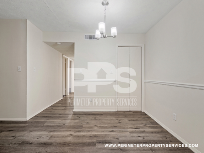 Building Photo - FULLY RENOVATED UNIT!!! WITH ONE MONTH REN...