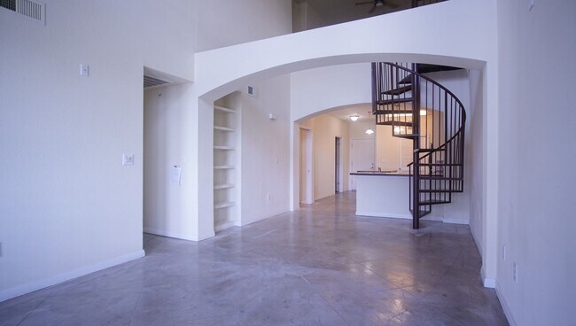 Building Photo - Large 3/2 with Rooftop Pool Walking Distance to UT Austin