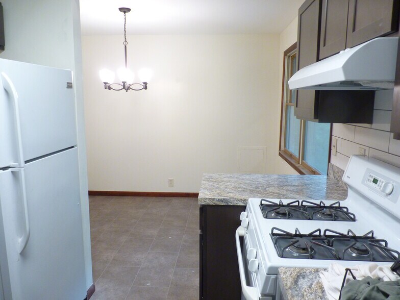 kitchen dinning room - 156 Parkview Ave