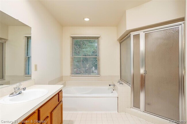 Building Photo - 9429 Westwind Dr