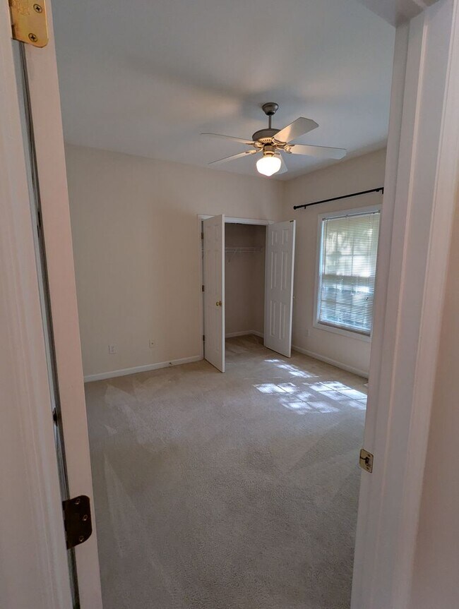 Building Photo - Spacious 4-Bedroom, 3-Bath Home in Parkside!