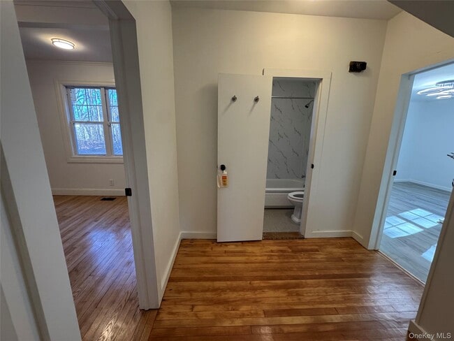 Building Photo - 68 Chapel Rd