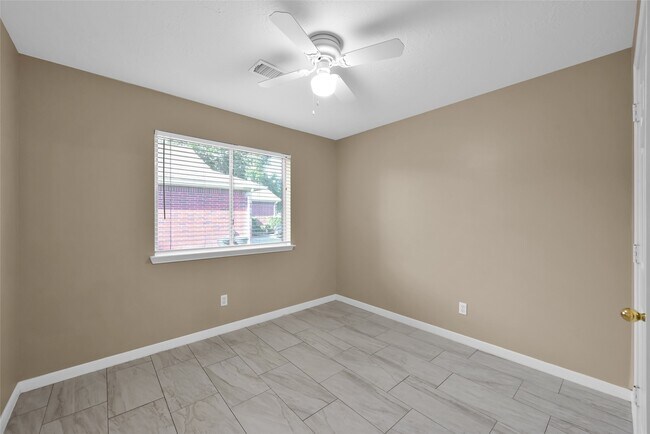 Building Photo - 710 Moonwalk St