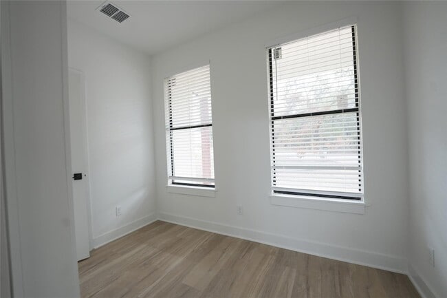 Building Photo - 48 Acacia Dr