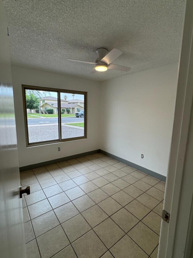 Building Photo - 8130 N 33rd Dr