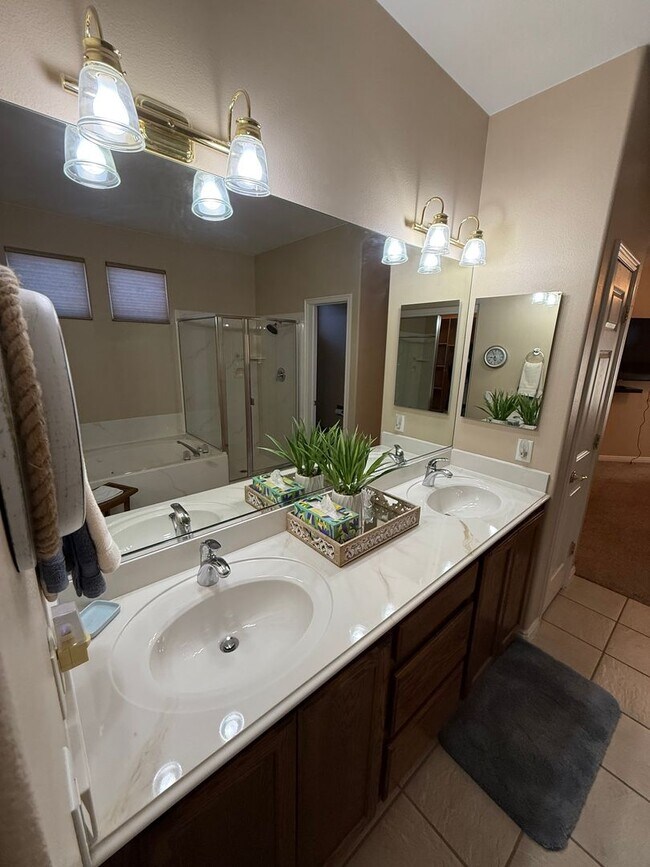Building Photo - Coral Canyon home -3/2 w/ 2 c garage - Fur...