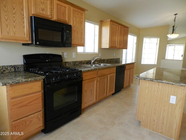 Building Photo - 13191 W Alvarado Cir