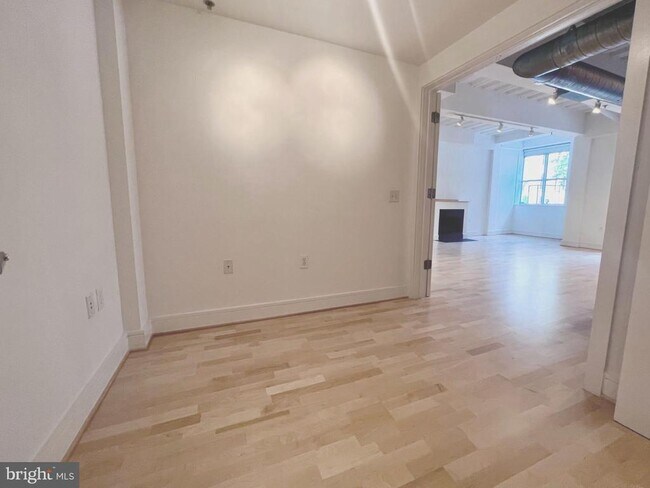 Building Photo - 1320 13th St NW