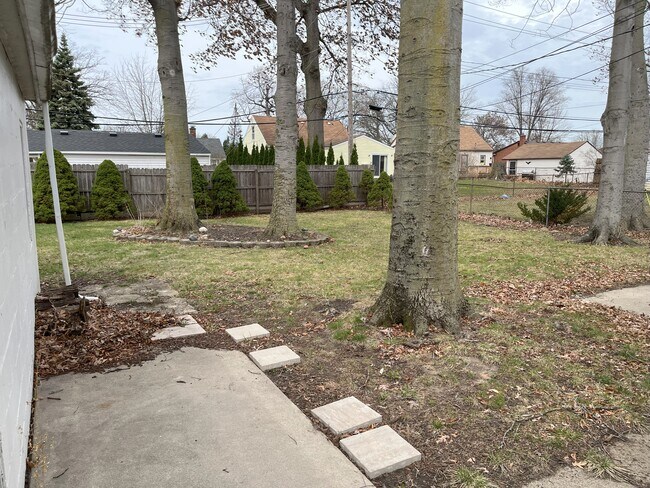 Building Photo - 32380 Maplewood St