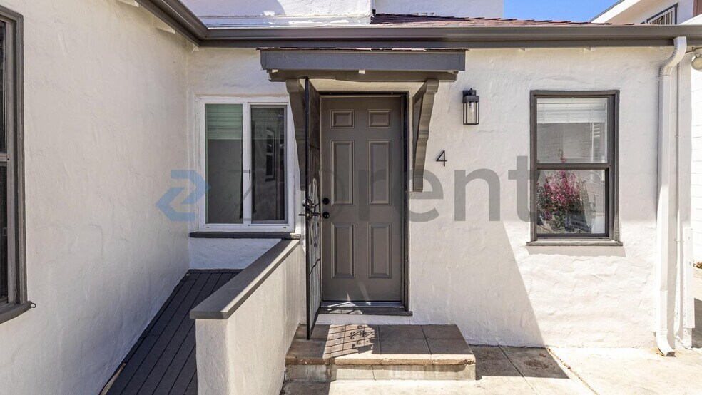 Building Photo - Unit 4