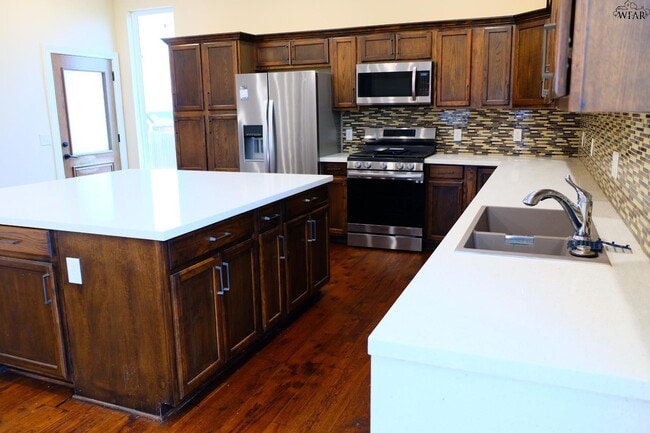 Building Photo - 20 Edwards Way