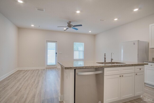 Building Photo - 8686 Meadow Flower Ln