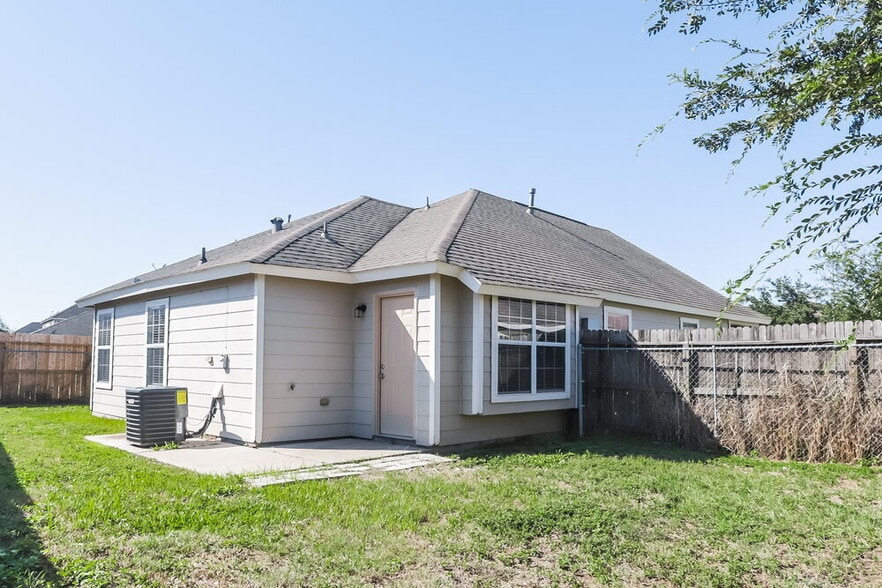 Building Photo - 20619 Tayman Oaks Dr