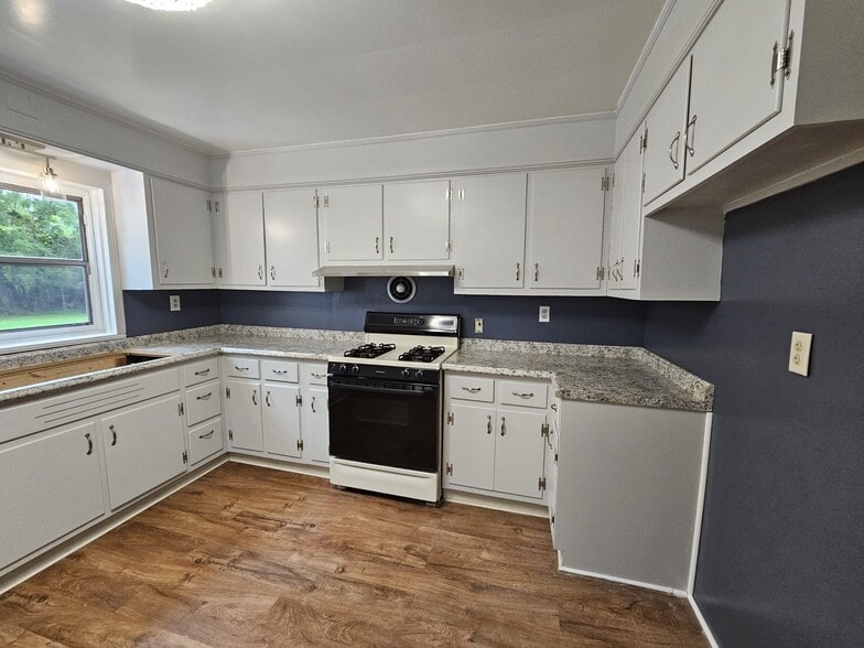 Kitchen - 244 Vineyard Ave