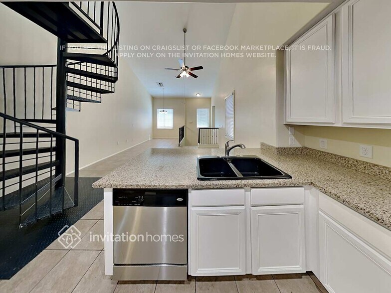 Building Photo - 4084 E Windsor Dr