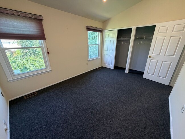Building Photo - Spacious 4-Bedroom Colonial with 2-Car Garage in Howell