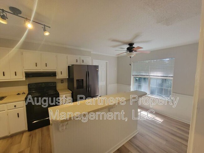 Building Photo - 157 Moss Creek Dr