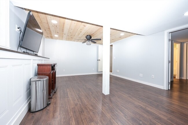 Building Photo - 55 Glenrose Ave