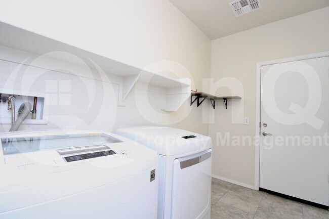 Building Photo - 5629 W Montebello Way