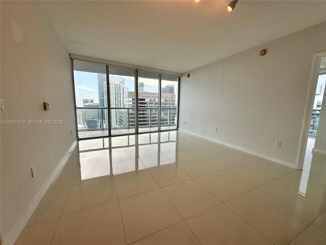Building Photo - 495 Brickell Ave