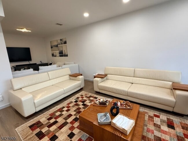 Building Photo - 22 Castle Ridge Dr