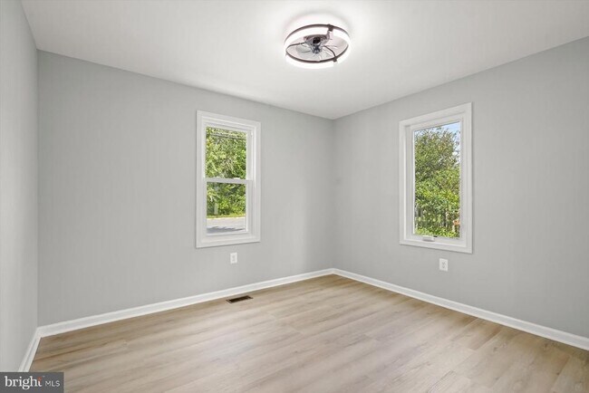 Building Photo - 2917 E Lee Ave