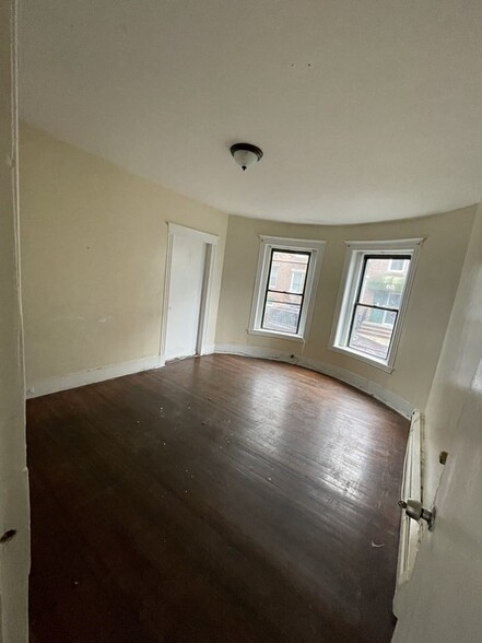Primary Photo - 72 Empire St
